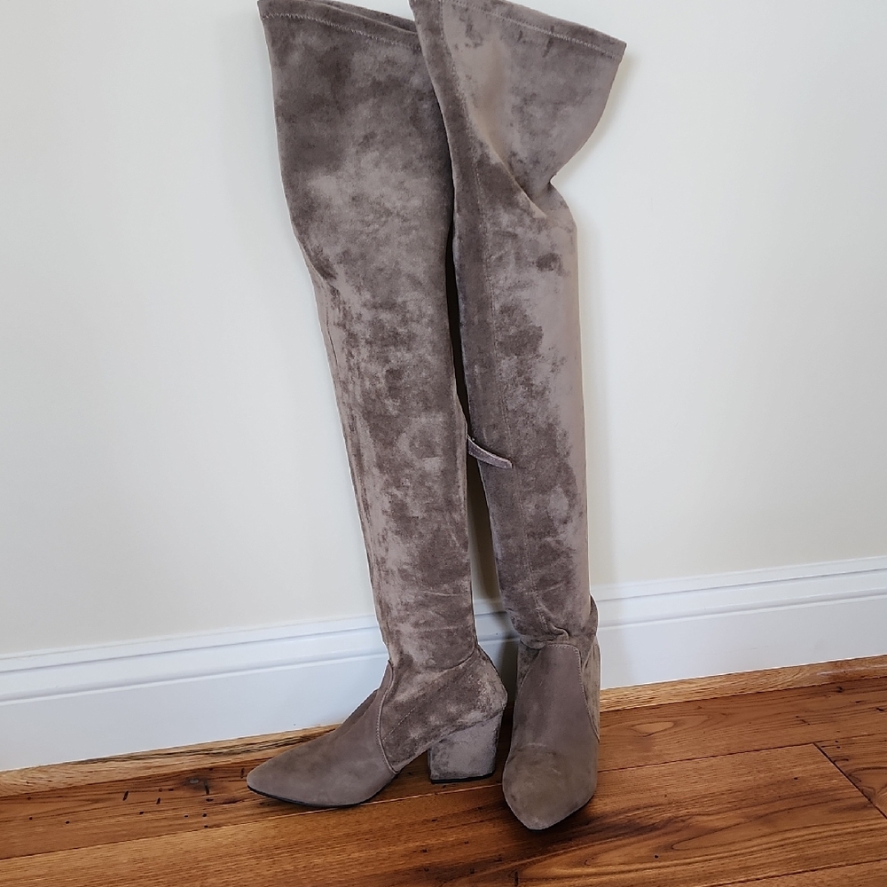 Chic Over-the-Knee Boots in Taupe